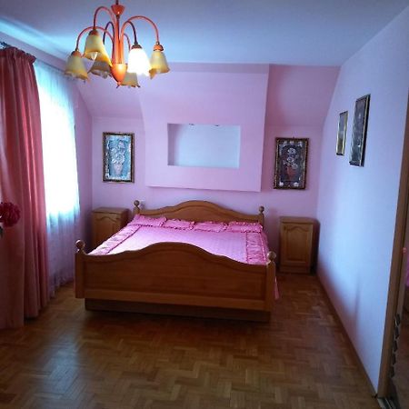 Будинок В Центрі Lutsʼk Exteriör bild