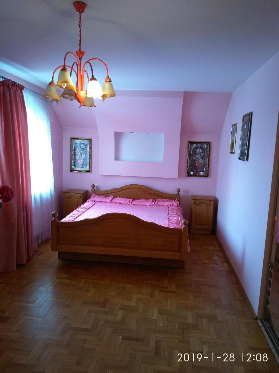 Будинок В Центрі Lutsʼk Exteriör bild
