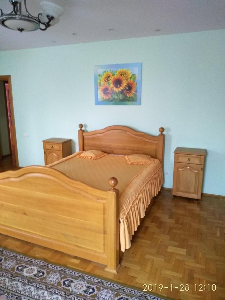 Будинок В Центрі Lutsʼk Exteriör bild